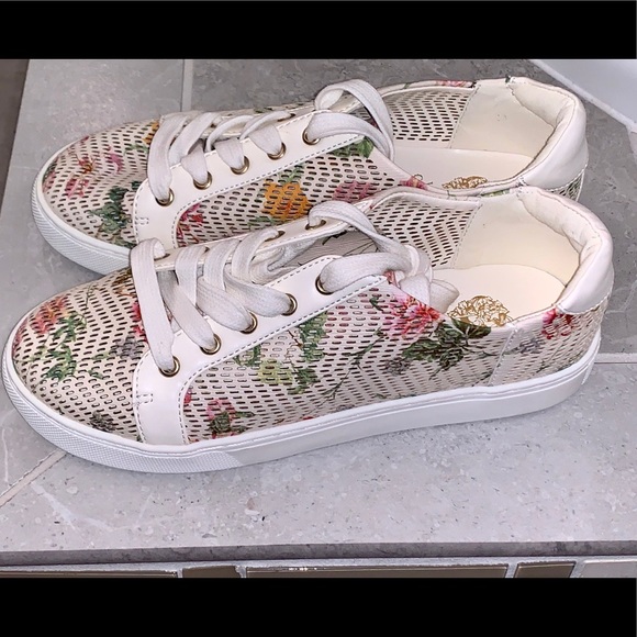 Vince Camuto kids sneakers - Picture 2 of 8